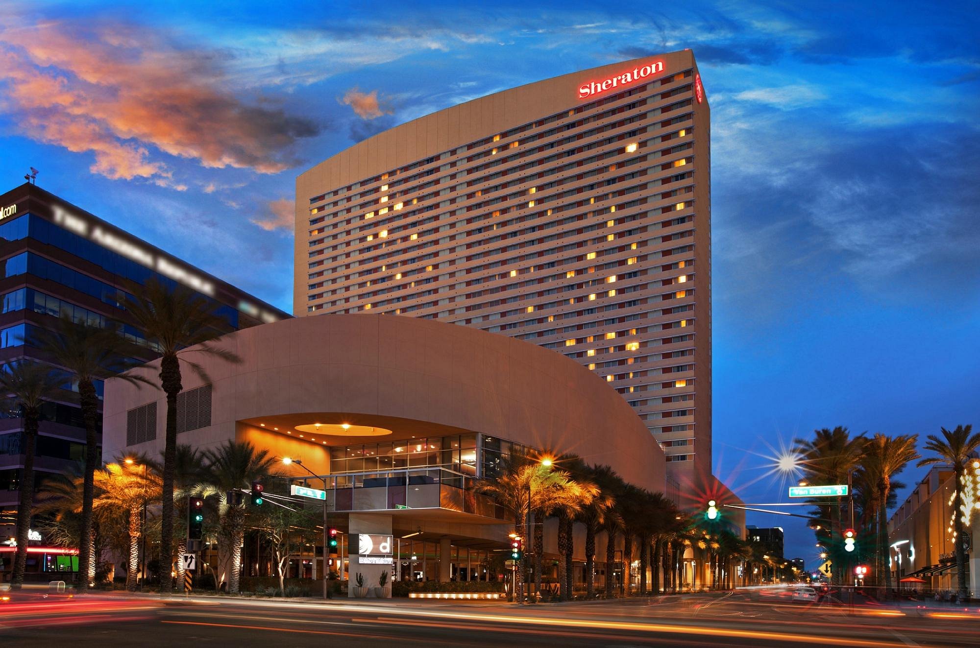 Picture of the front of Sheraton Phoenix Downtown hotel